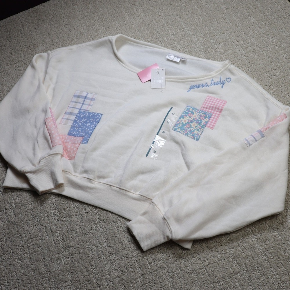 Mighty Fine Yours Truly Patchwork Cropped Sweatshirt Cream Floral M MEXXPWVGLZ